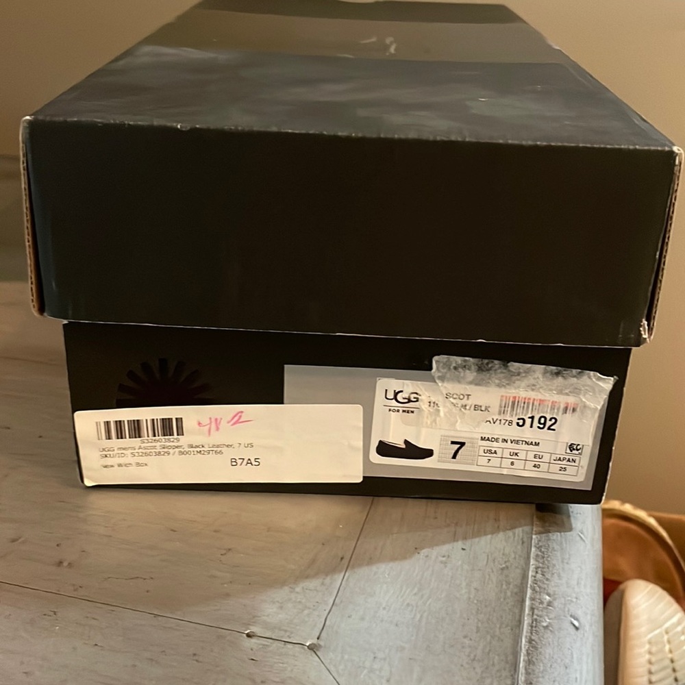 UGG Ascot Slippers Black Suede - brand new